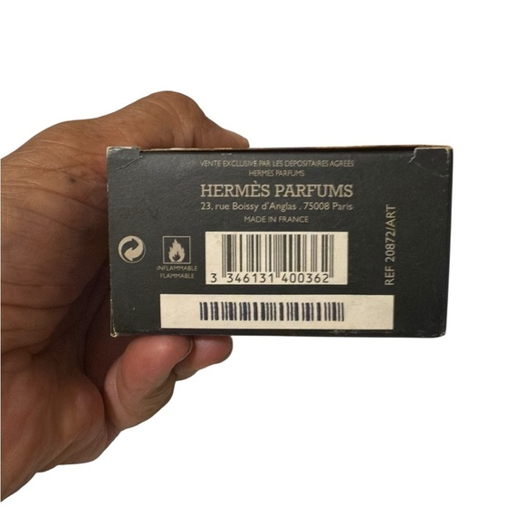 Hermès Terre D'Hermès A fragrance with the warmth and density of wood & benzoin - Picture 4 of 13